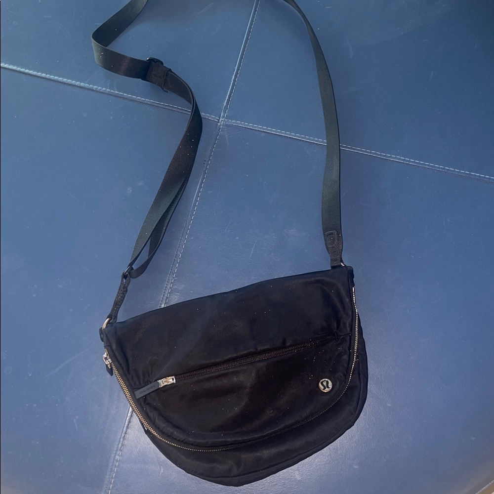 Lululemon festival bag
